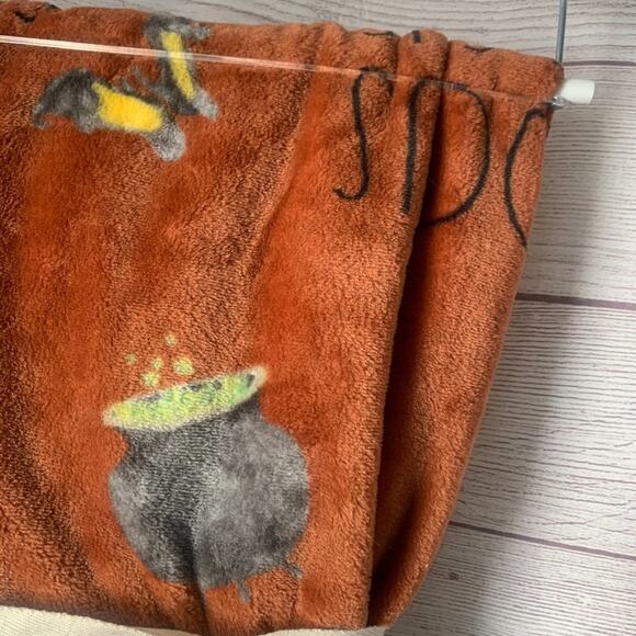Rae Dunn Hocus Pocus Blanket Orange with Cauldron Broom Witch Hat Shoes 50x70" - Picture 7 of 12